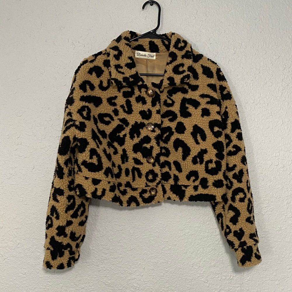 Womens cropped cozy leopard print jacket size large